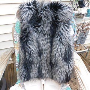 DIVIDED H&M Faux Fur Vest Black/silver small- med
